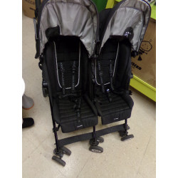Silla de paseo gemelar con plástico de lluvia. Maclaren. Segunda mano