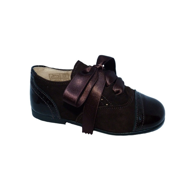 Zapatos de piel ante y charol color marrón,estilo blucher, N21. segunda mano Zapatos de piel ante y charol color marrón,estilo blucher, N21. segunda mano