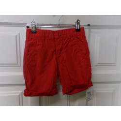 Bermuda roja Benetton. Talla 5-6 años. Segunda mano