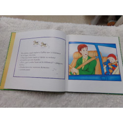 Caillou en la biblioteca