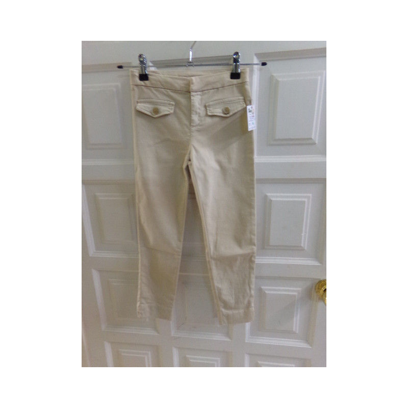 Pantalón beig talla 7 años. Segunda mano