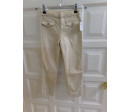 Pantalón beig talla 7 años. Segunda mano