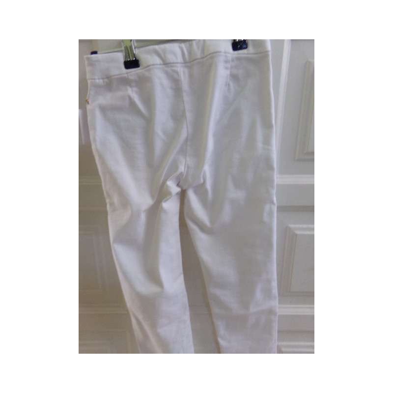 Pantalón blanco talla 7 años. Segunda mano