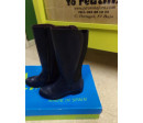 Botas altas en azul marino N 32. A estrenar