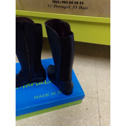 Botas altas en azul marino N 32. A estrenar
