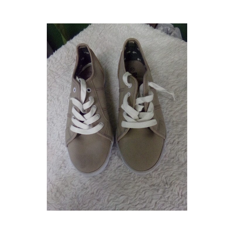 Tenis Brotes N 37. Sin uso
