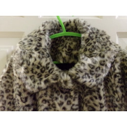 Abrigo de pelito talla 10 años. Zara. Segunda mano