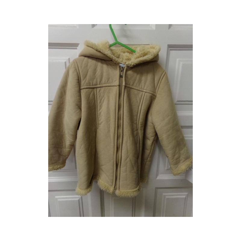 abrigo piel vuelta talla 3 años. Pili Carrera. Segunda mano