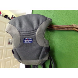 Mochila portabebeés. Chicco. Segunda mano