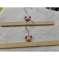 2 Perchas de madera. Segunda mano