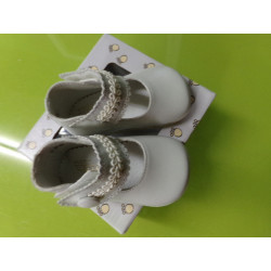 Zapatitos crema T 16