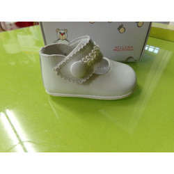 Zapatitos crema T 16
