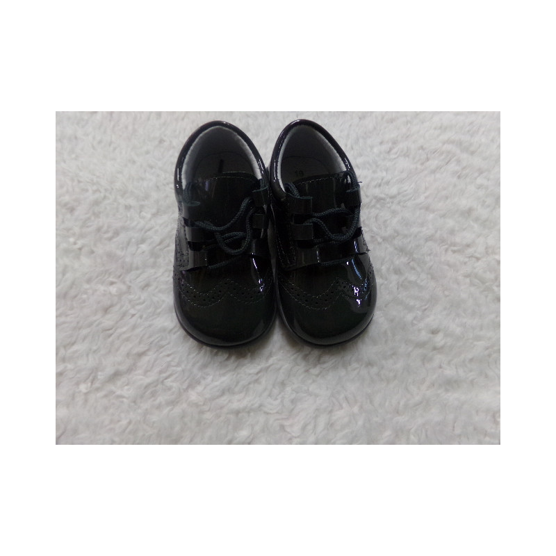 Zapato gris charol N 19. Segunda mano