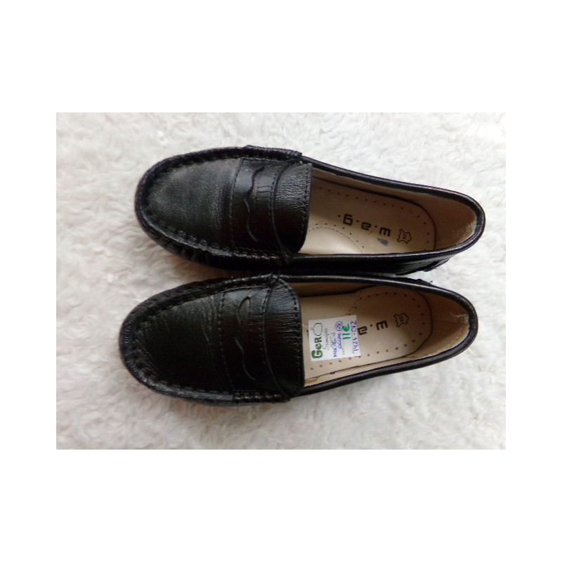 Mocasines negros N 28. Segunda mano