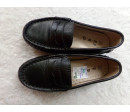 Mocasines negros N 28. Segunda mano