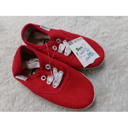Tenis rojos N 23. A estrenar