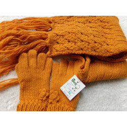 Conjunto bufanda y guantes talla 6 años. Segunda mano