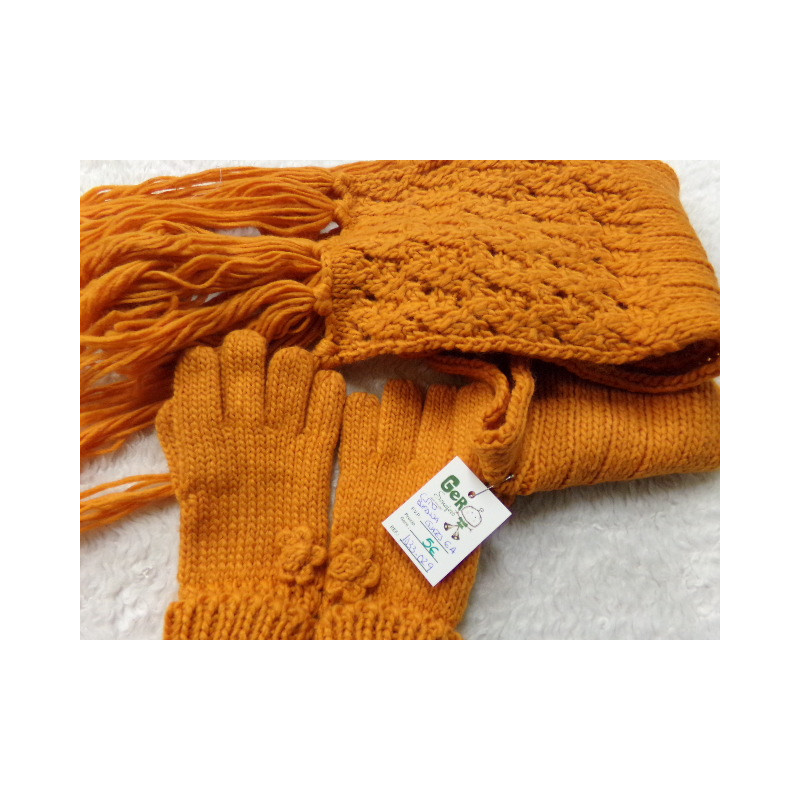 Conjunto bufanda y guantes talla 6 años. Segunda mano