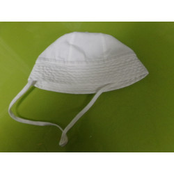 Gorrito blanco talla 9 meses. Segunda mano