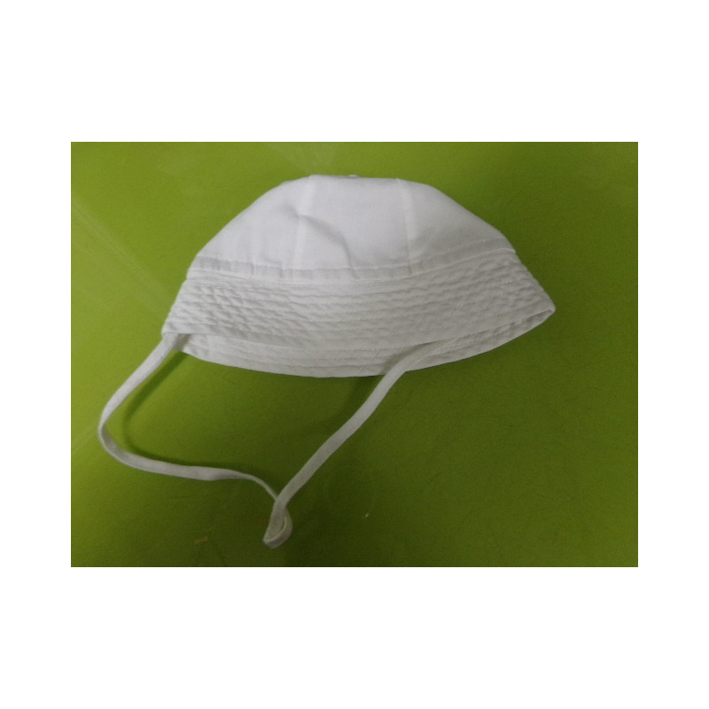 Gorrito blanco talla 9 meses. Segunda mano