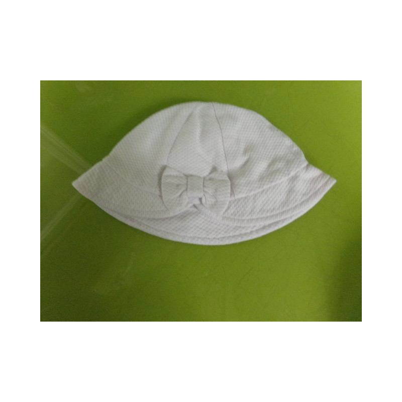 Gorrito talla 6 meses. Segunda mano