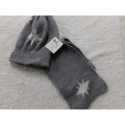 Gorro y bufanda gris talla 4 años. Segunda mano