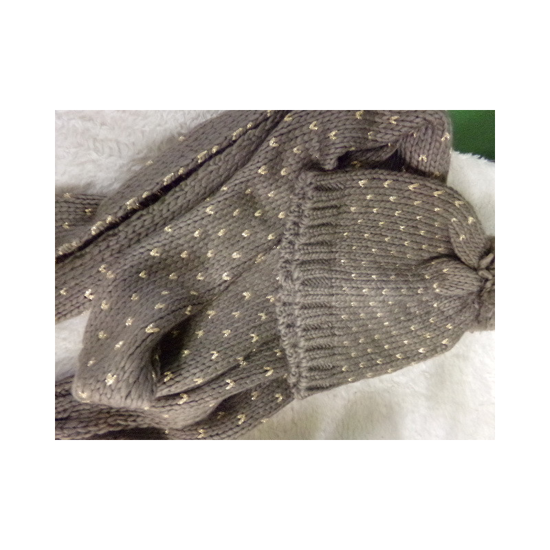 conjunto de gorro y bufanda. Segunda mano