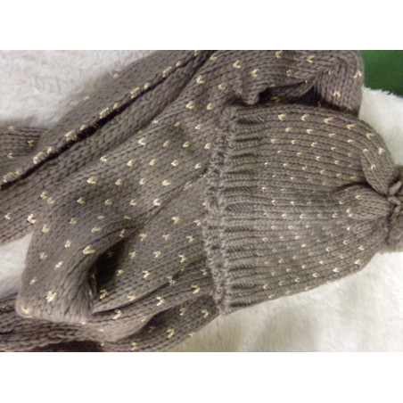 conjunto de gorro y bufanda. Segunda mano