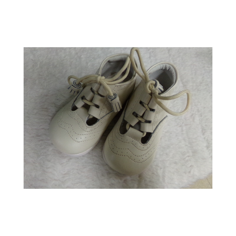 Zapato blanco n 22. Segunda mano