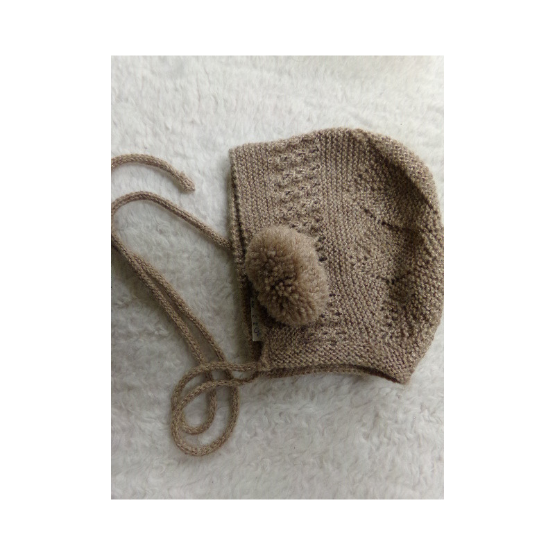 Capota marrón pompón. Segunda mano