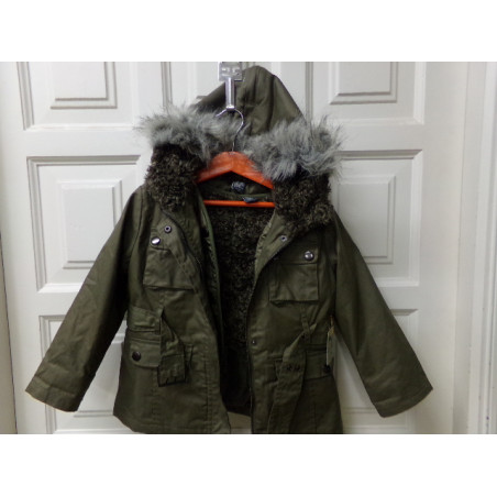 Trenca verde Zara talla 3-4 años. Segunda mano