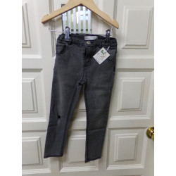 Vaquero zara talla 4-5 años. Segunda mano