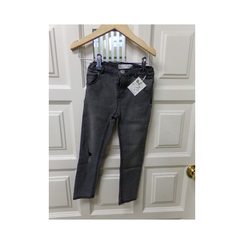 Vaquero zara talla 4-5 años. Segunda mano