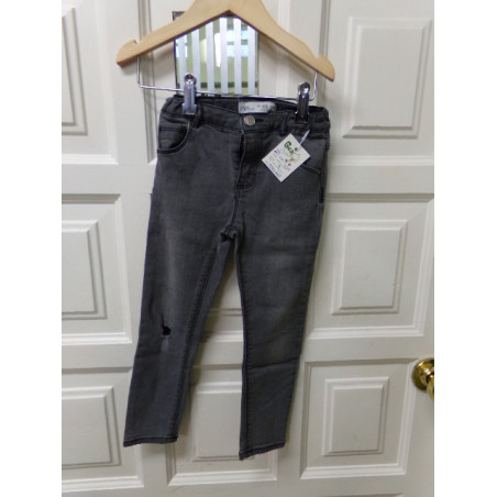 Vaquero zara talla 4-5 años. Segunda mano