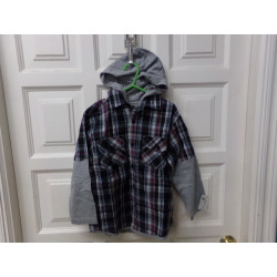 Camisa con capucha talla 6-7 años. Segunda mano
