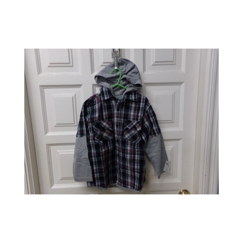 Camisa con capucha talla 6-7 años. Segunda mano