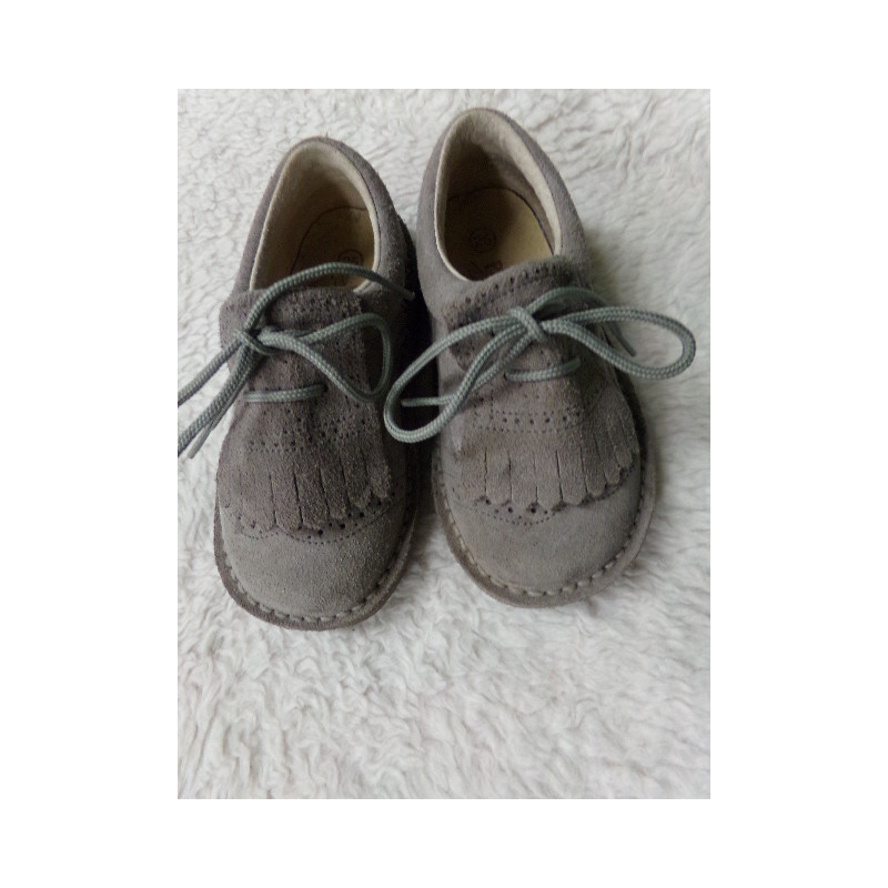 Zapato gris piel vuelta N 25. Segunda mano