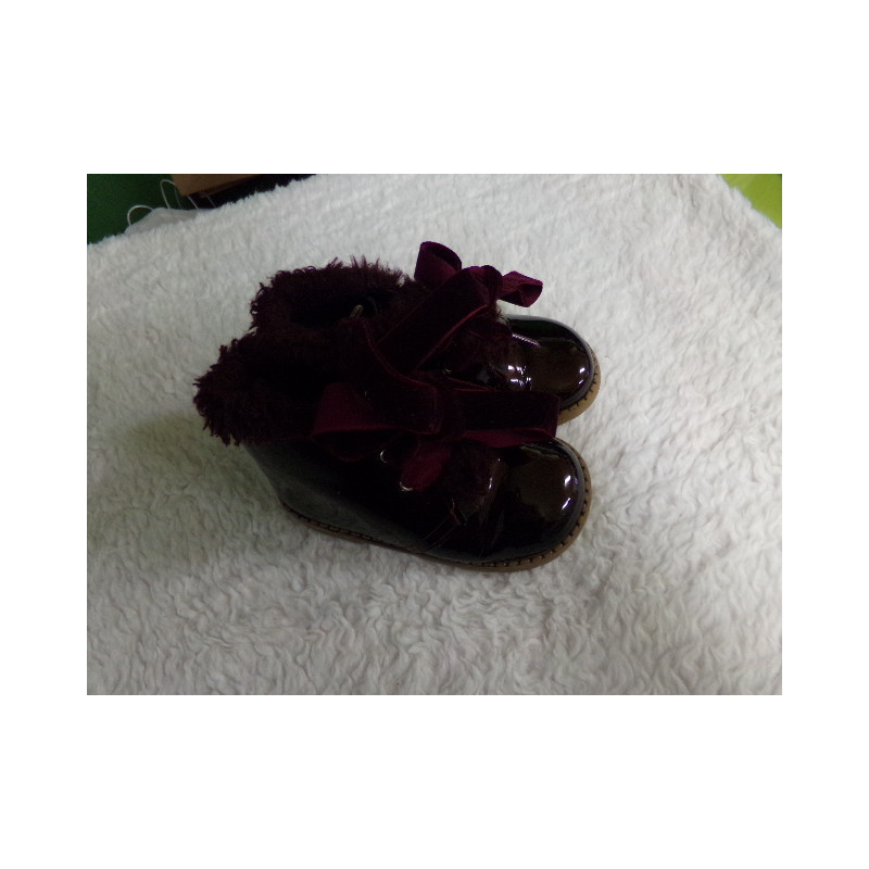 Bota granate charol N 22. Segunda mano