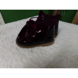 Bota granate charol N 22. Segunda mano