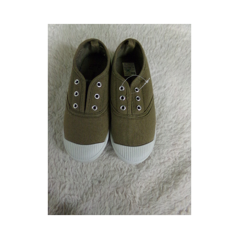 Tenis verde caqui n 32. A estrenar