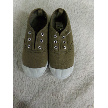 Tenis verde caqui n 32. A estrenar