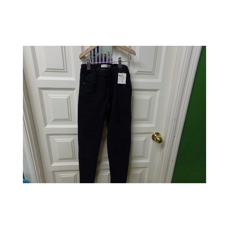 Vaquero Zara negro talla 10 años. Segunda mano