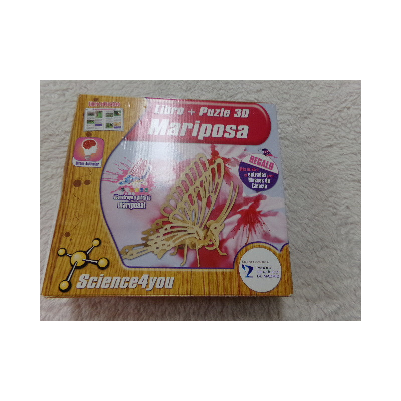 Maqueta mariposa y libro. A estrenar