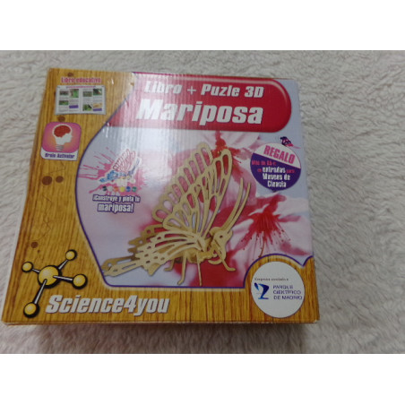 Maqueta mariposa y libro. A estrenar