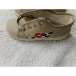 Tenis loneta F1. N 33.  A estrenar