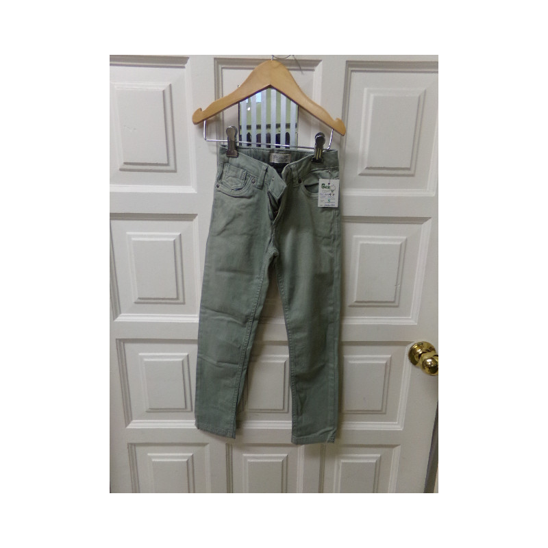 Pantalón caqui talla 5-6 años. Segunda mano