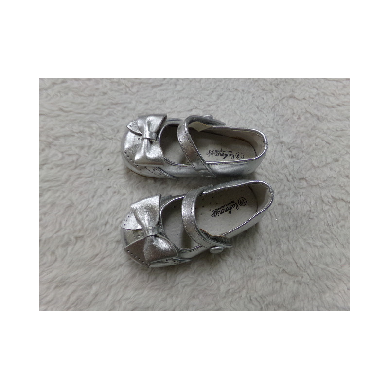 Merceditas La Ormiga color plata N 19. Segunda mano