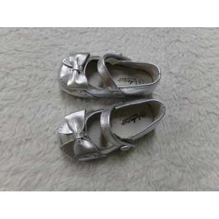 Merceditas La Ormiga color plata N 19. Segunda mano