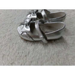 Merceditas La Ormiga color plata N 19. Segunda mano