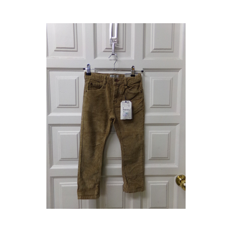Pantalón de pana Zara talla 6 años. A estrenar
